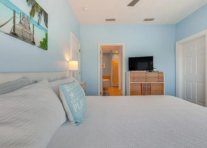 Water View Dauphin Island Condo W/ Boat Slips